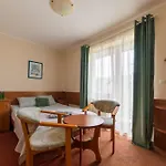 Bursztynowa 3*