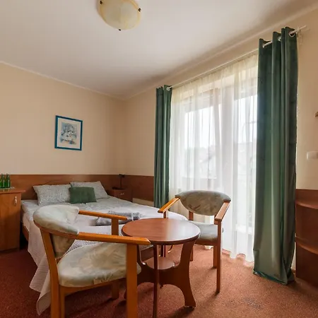 Bursztynowa 3*